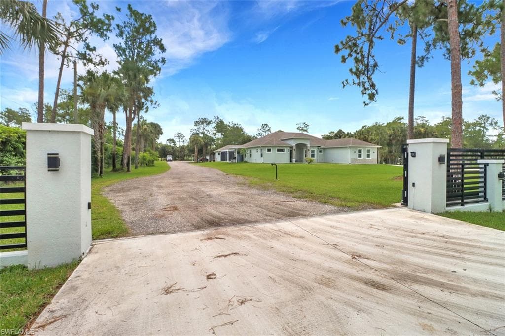 1086 21st St SW, Naples, FL 34117-5