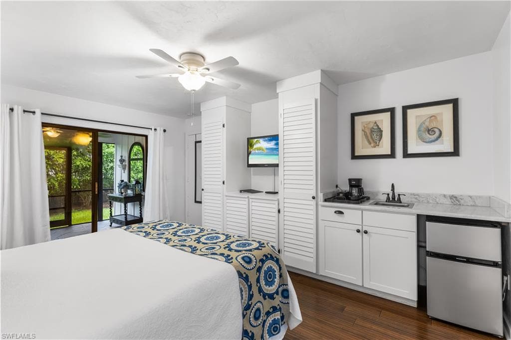 65 Tahiti Rd, Marco Island, FL 34145-26