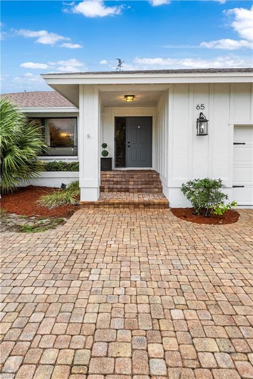 65 Tahiti Rd, Marco Island, FL 34145-4