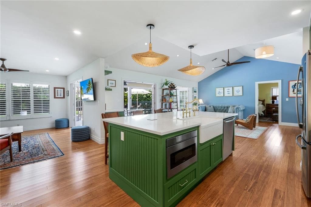 2319 Queens Way, Naples, FL 34112-9