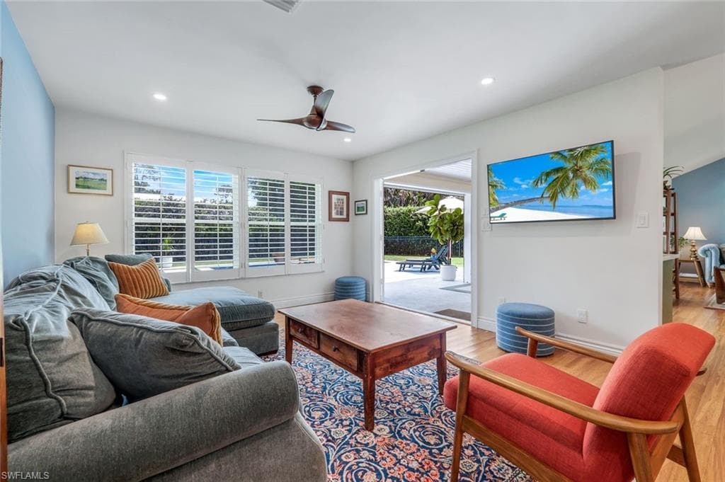 2319 Queens Way, Naples, FL 34112-16