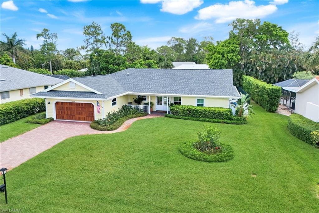 2319 Queens Way, Naples, FL 34112-1