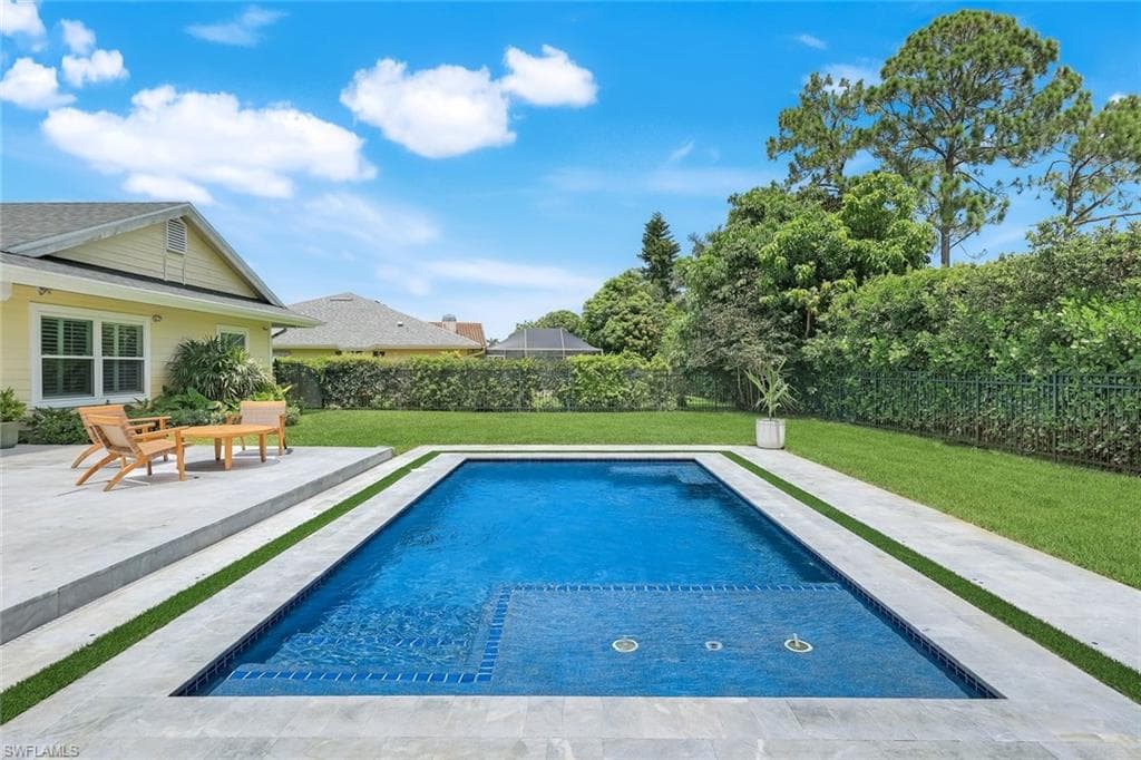 2319 Queens Way, Naples, FL 34112-28