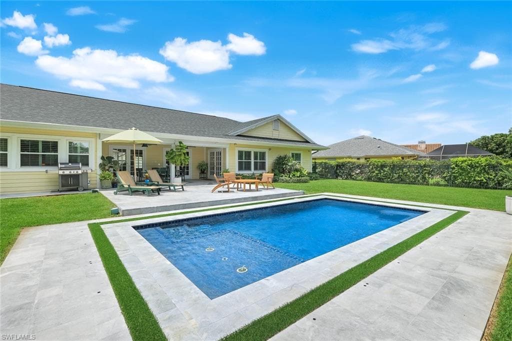 2319 Queens Way, Naples, FL 34112-30