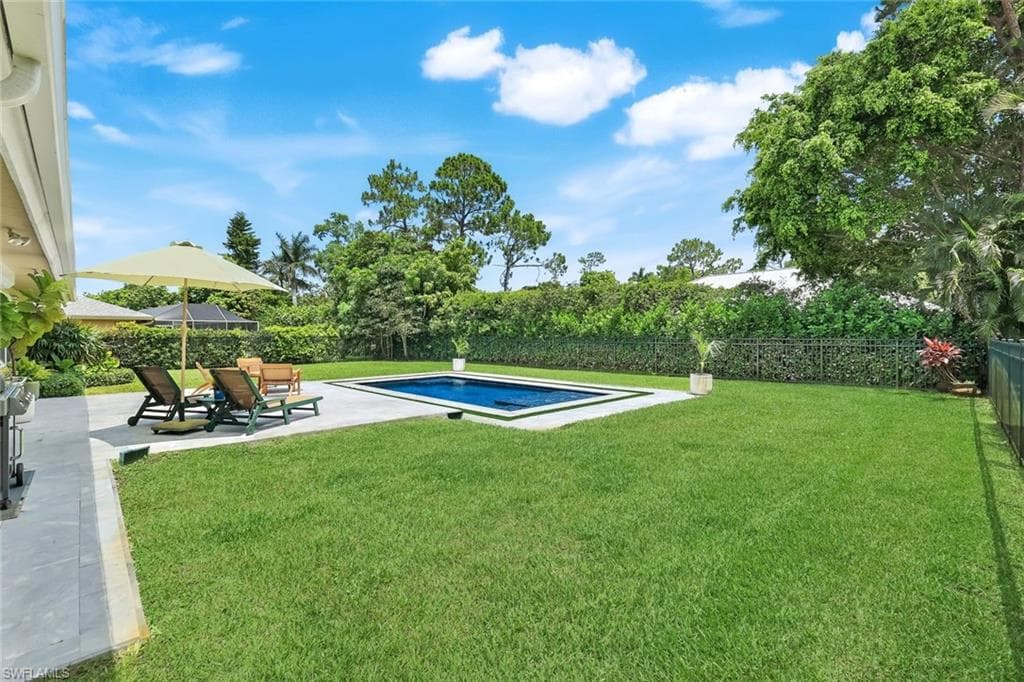 2319 Queens Way, Naples, FL 34112-32