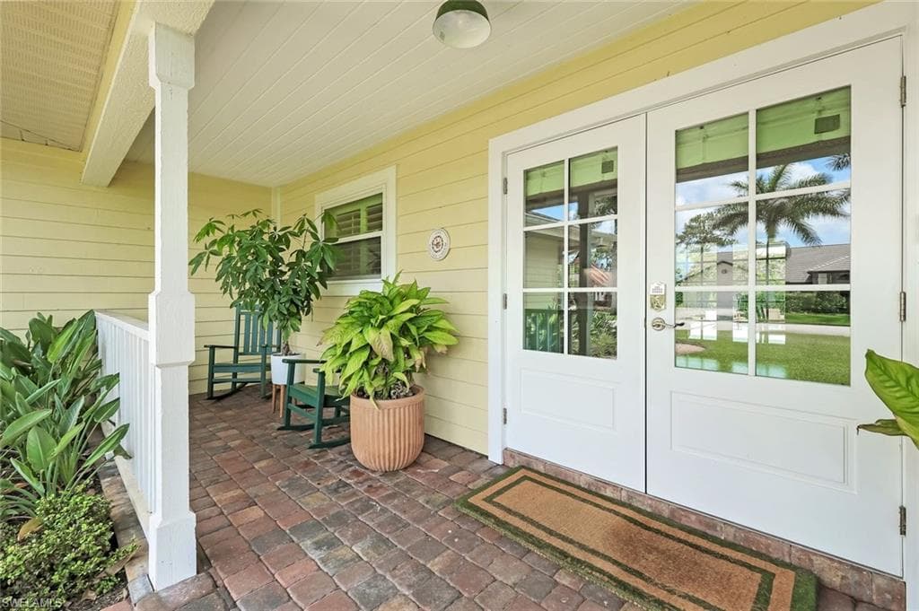 2319 Queens Way, Naples, FL 34112-5