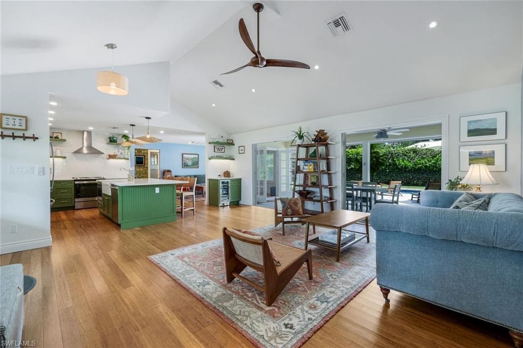 2319 Queens Way, Naples, FL 34112-7