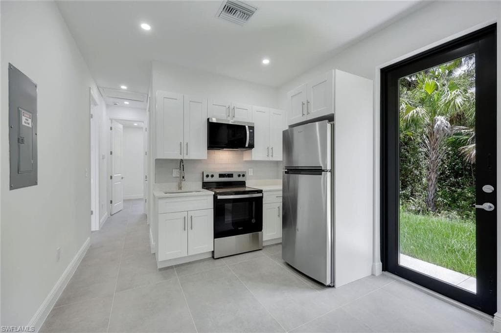 4393 32nd Ave SE, Naples, FL 34117-10