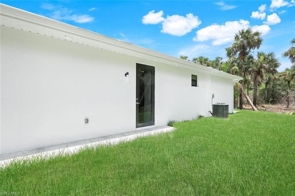 4393 32nd Ave SE, Naples, FL 34117-16