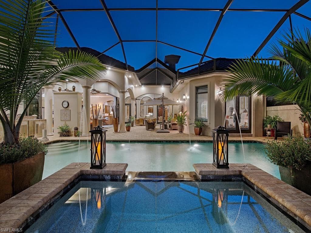 2204 Goshawk Ct, Naples, FL 34105-2