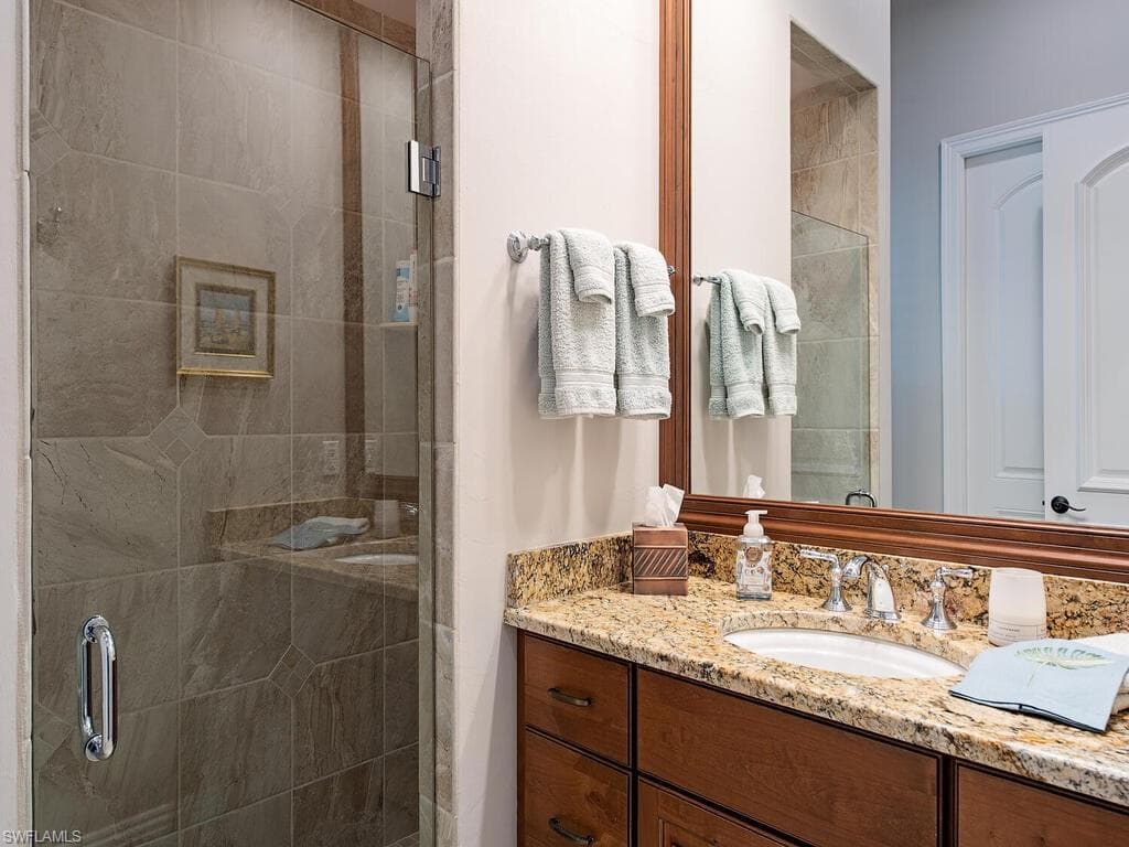 2204 Goshawk Ct, Naples, FL 34105-34