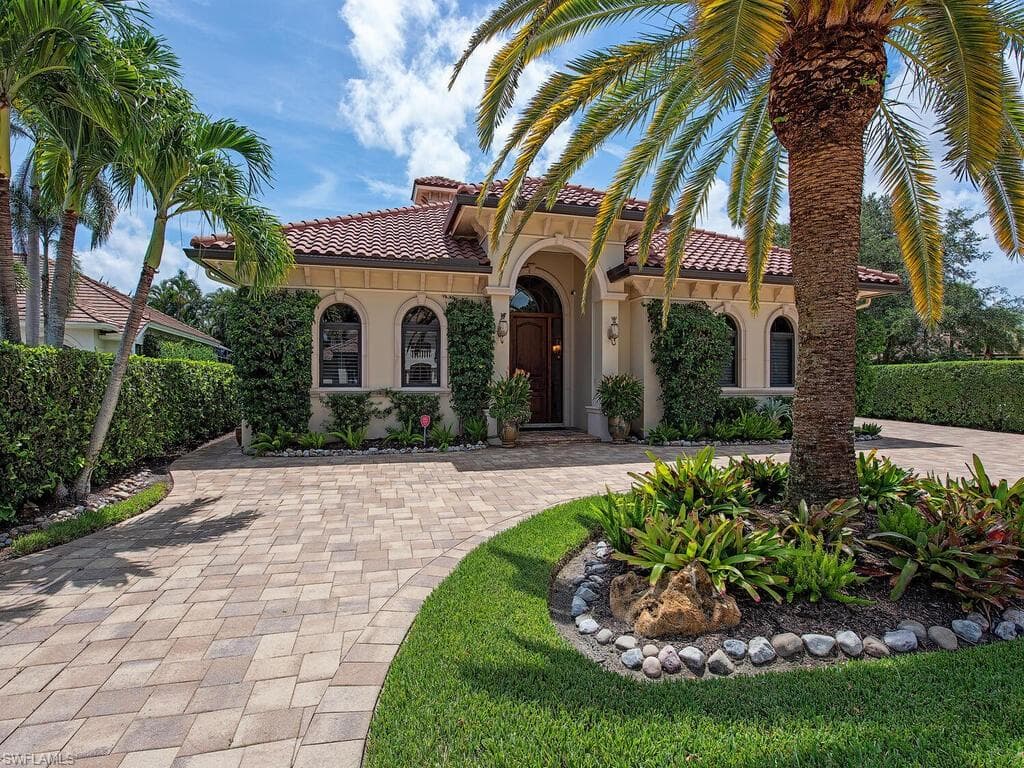 2204 Goshawk Ct, Naples, FL 34105-3