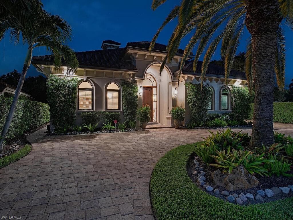 2204 Goshawk Ct, Naples, FL 34105-4