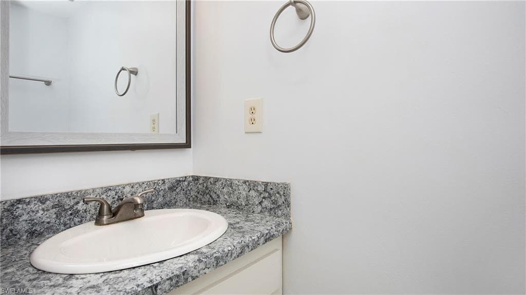 600 Valley Stream Dr C-1, Naples, FL 34113-17