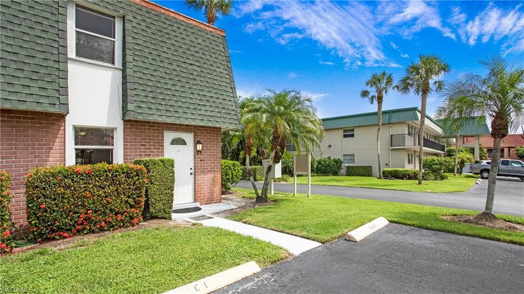 600 Valley Stream Dr C-1, Naples, FL 34113-30