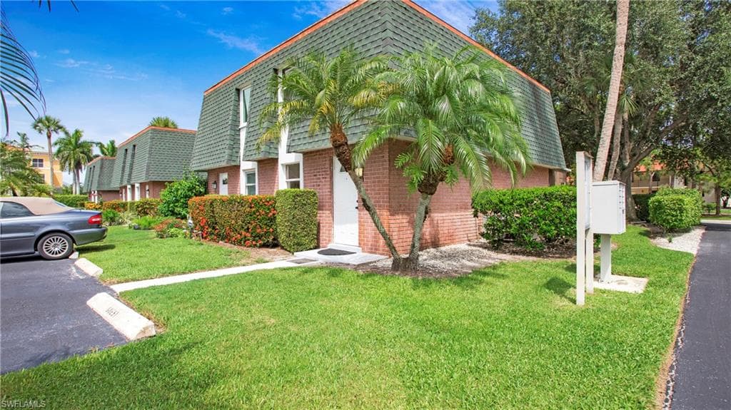 600 Valley Stream Dr C-1, Naples, FL 34113-32
