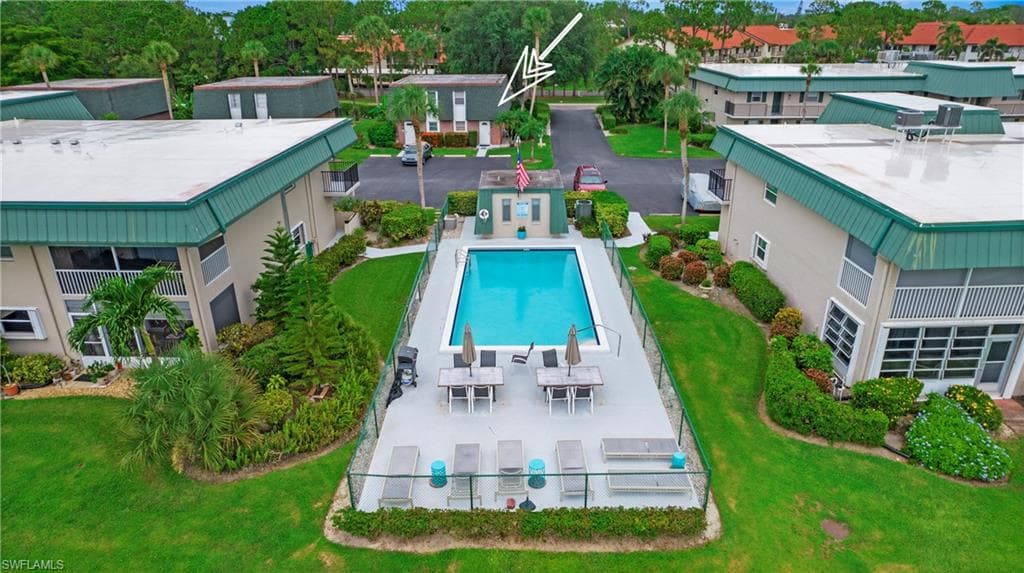 600 Valley Stream Dr C-1, Naples, FL 34113-44