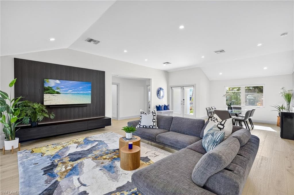 5215 Seashell Ave, Naples, FL 34103-8