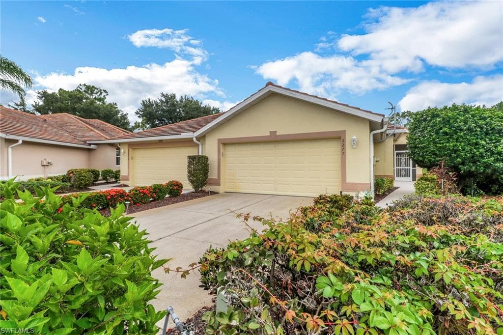 2277 Carnaby Ct, Lehigh Acres, FL 33973-1