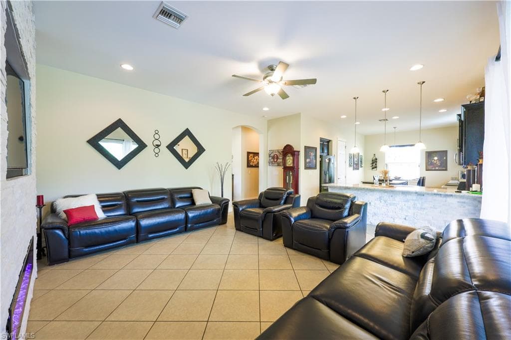 3330 Banyon Hollow Loop, North Fort Myers, FL 33903-9