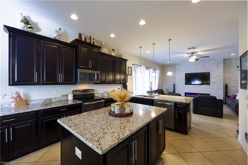 3330 Banyon Hollow Loop, North Fort Myers, FL 33903-12