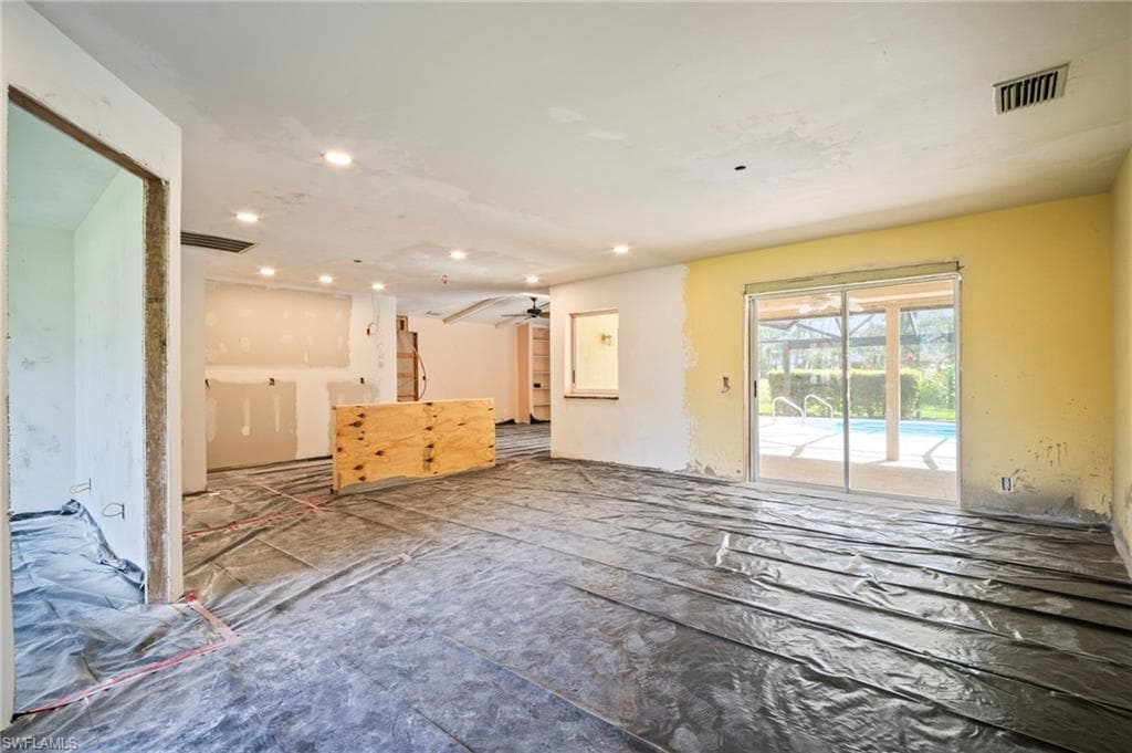 158 Palmetto Dunes Cir, Naples, FL 34113-5