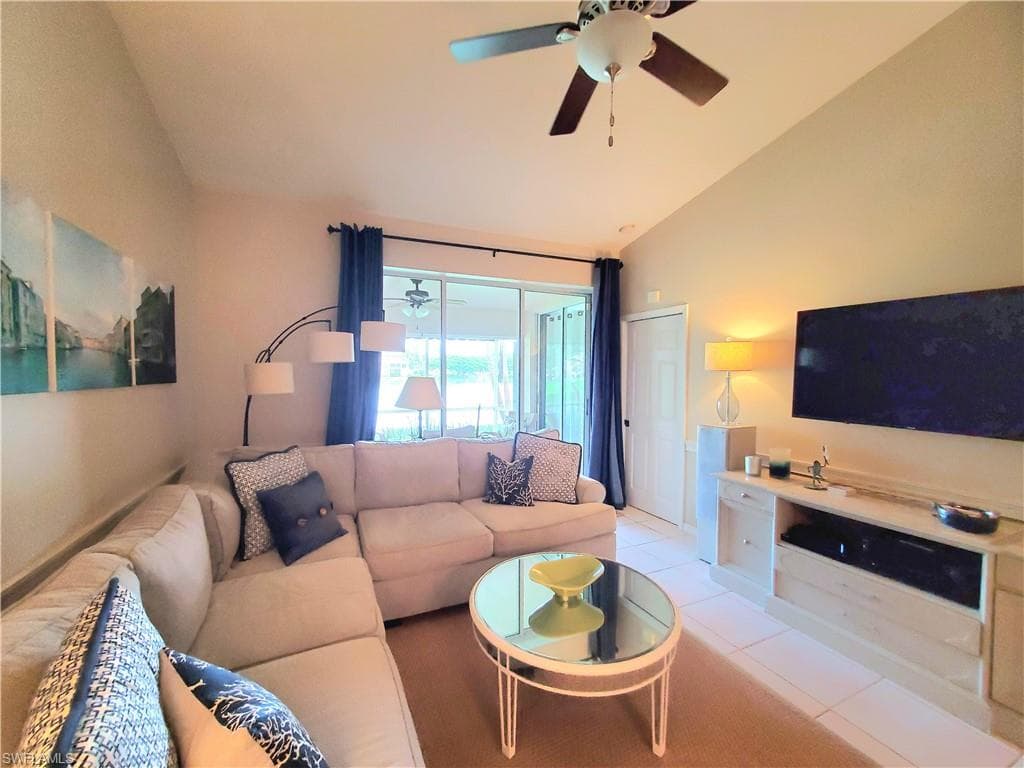 385 Dover Pl 402, Naples, FL 34104-9