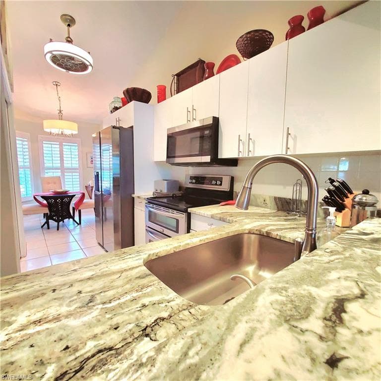 385 Dover Pl 402, Naples, FL 34104-12
