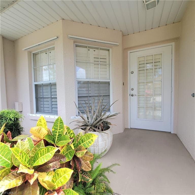 385 Dover Pl 402, Naples, FL 34104-38