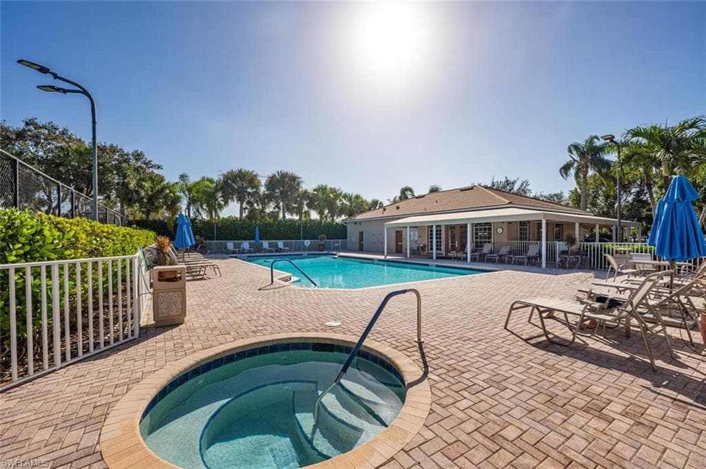 2122 Morning Sun Ln, Naples, FL 34119-39