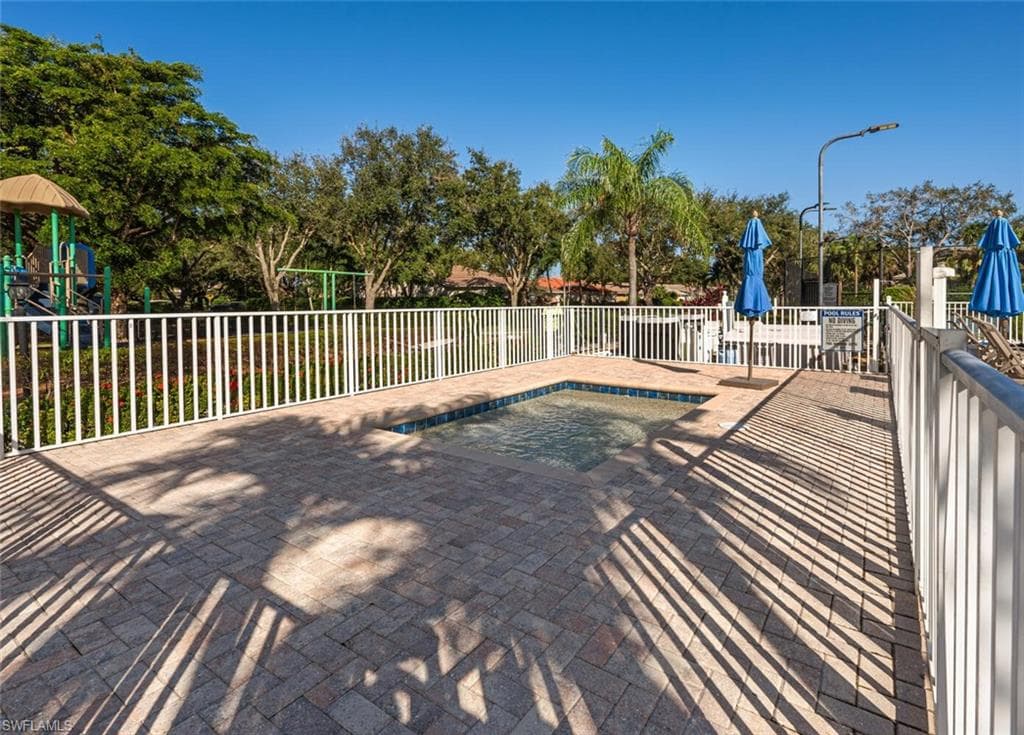 2122 Morning Sun Ln, Naples, FL 34119-40
