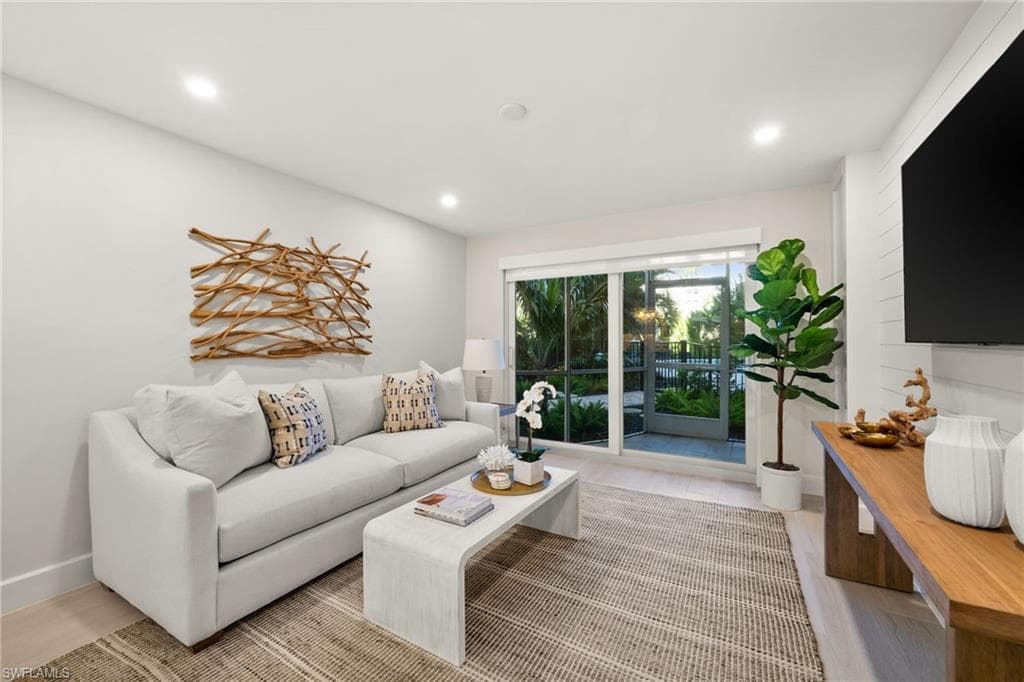 1300 Gulf Shore Blvd N 109, Naples, FL 34102-16