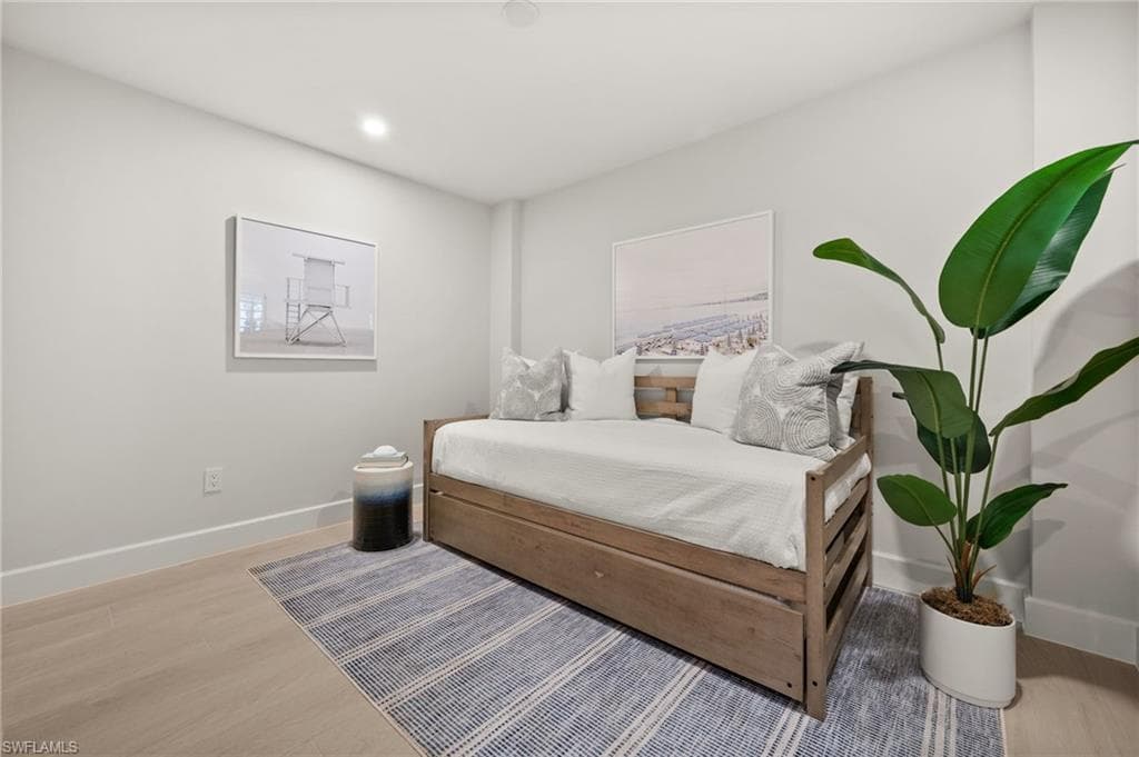 1300 Gulf Shore Blvd N 109, Naples, FL 34102-24