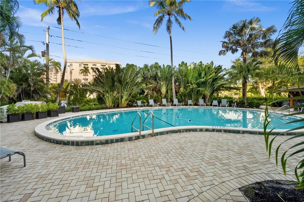 1300 Gulf Shore Blvd N 109, Naples, FL 34102-42