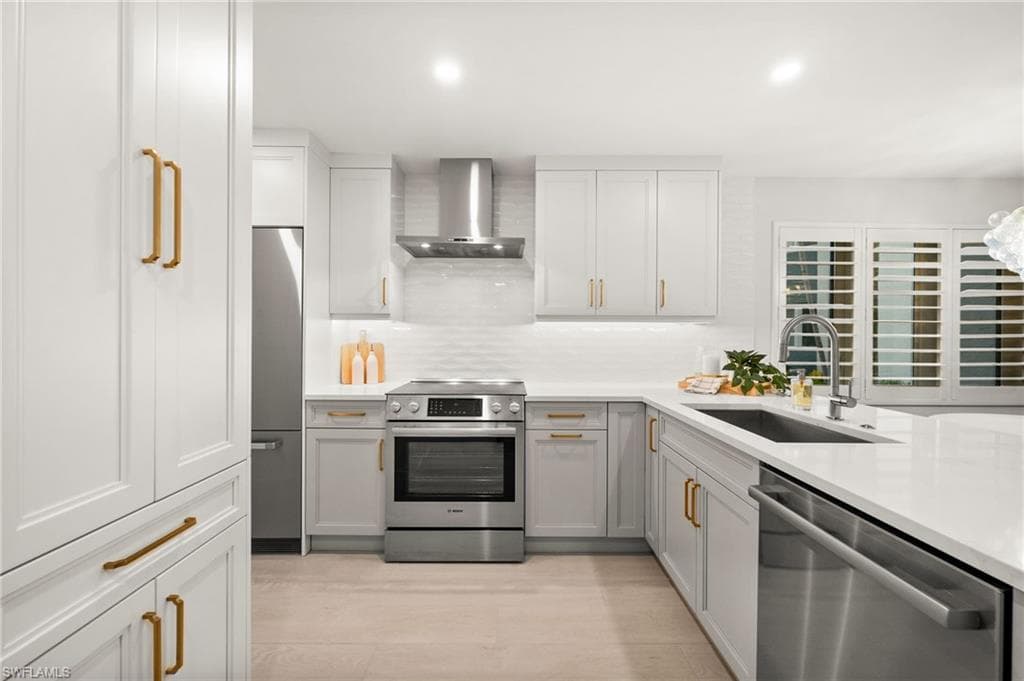 1300 Gulf Shore Blvd N 109, Naples, FL 34102-5