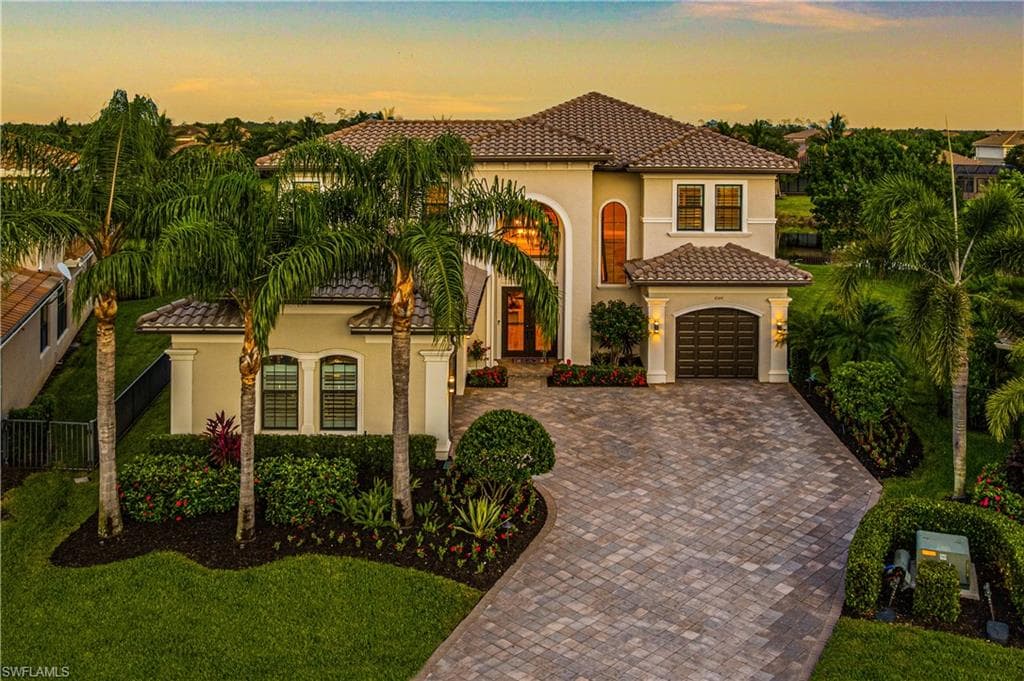 4344 Avalon Ct, Naples, FL 34119-1