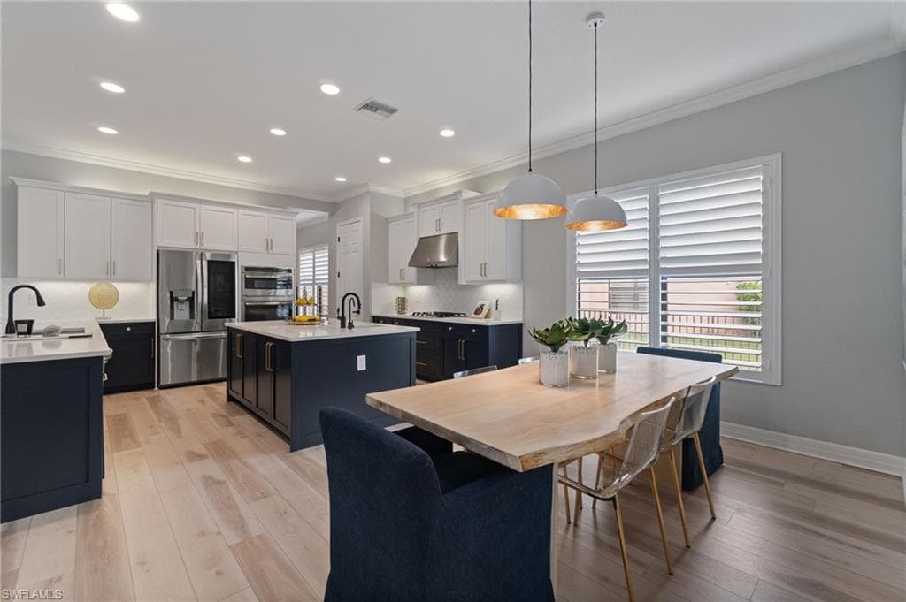 4344 Avalon Ct, Naples, FL 34119-21