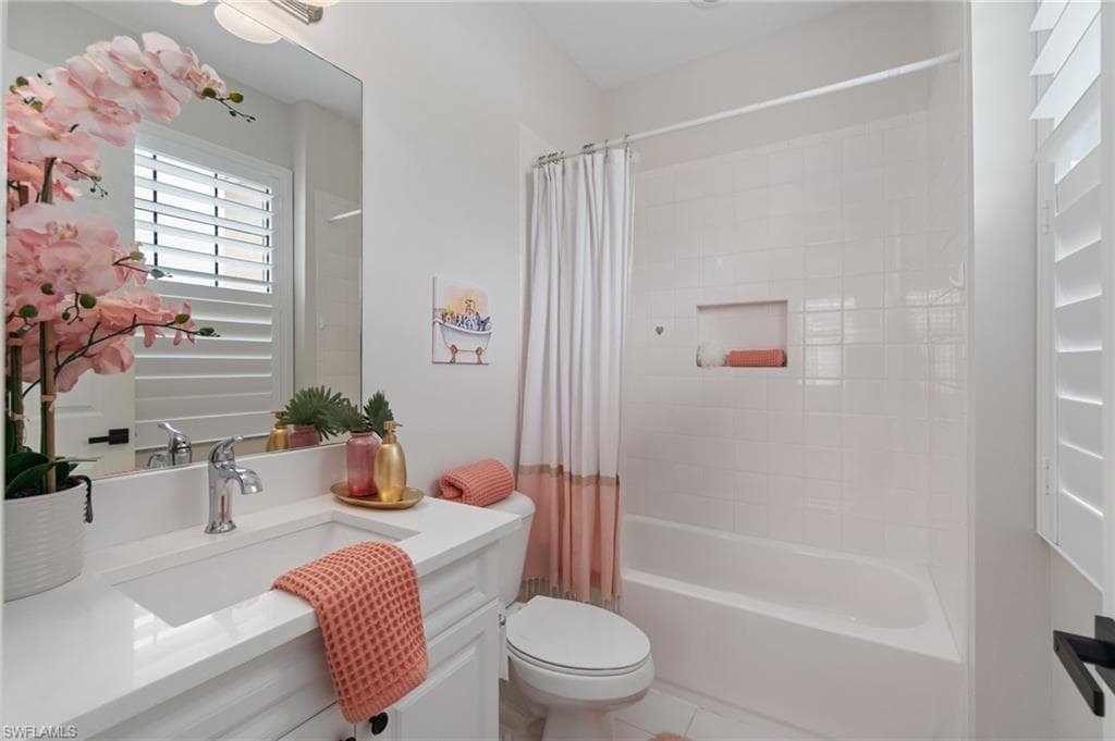 4344 Avalon Ct, Naples, FL 34119-37