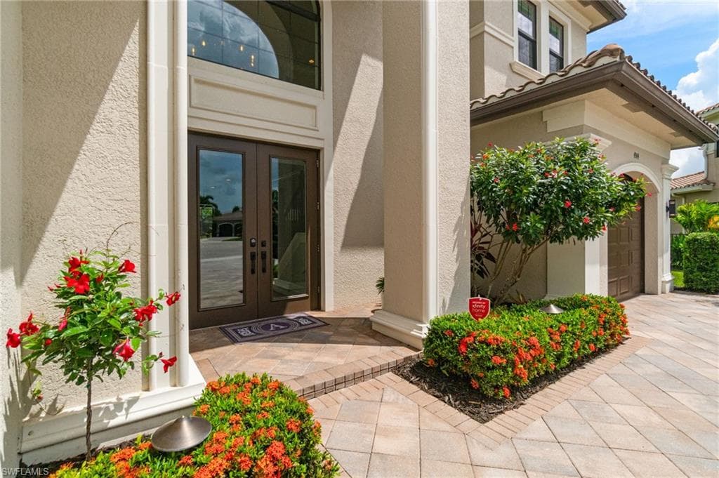 4344 Avalon Ct, Naples, FL 34119-5