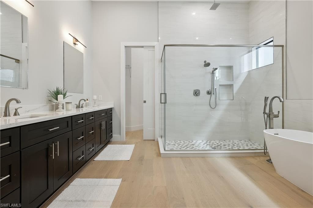 560 95th Ave N 1, Naples, FL 34108-8