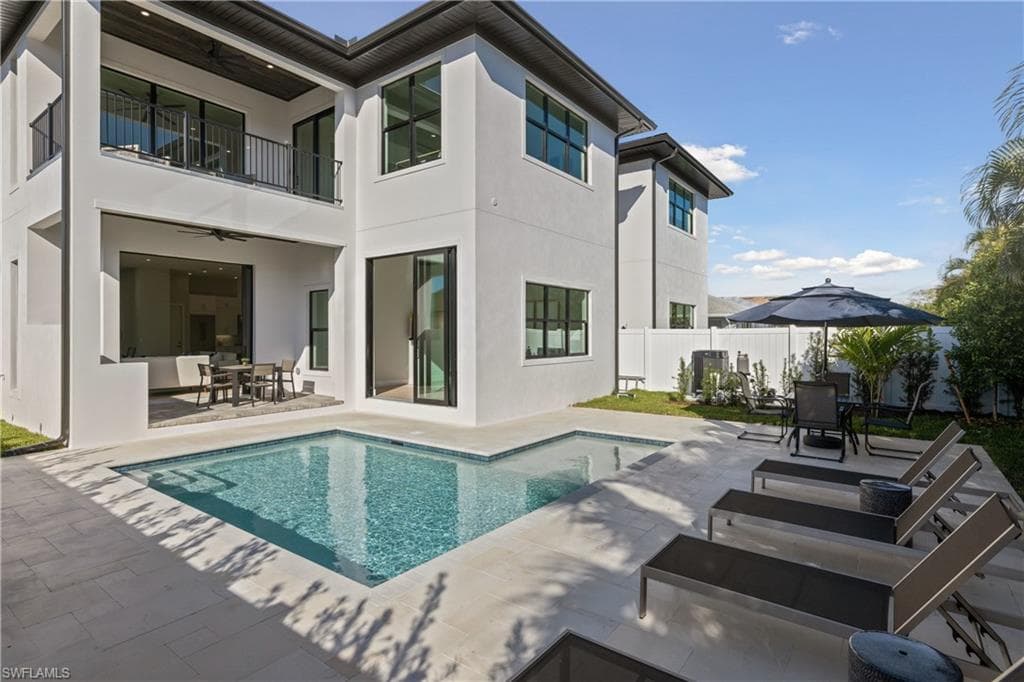 560 95th Ave N 1, Naples, FL 34108-23