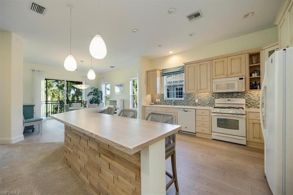 9067 Cherry Oaks Trl 202, Naples, FL 34114-10