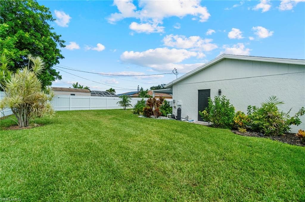 2906 10th Ave, Cape Coral, FL 33904-37