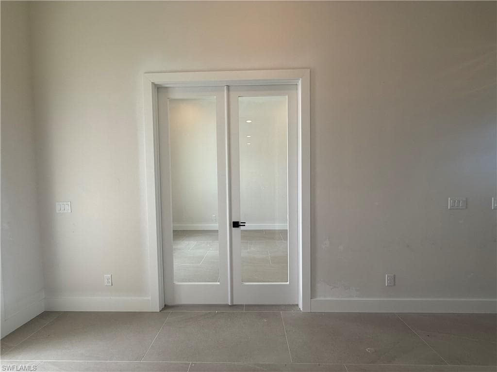 8705 Driftwood Dr, Naples, FL 34114-9
