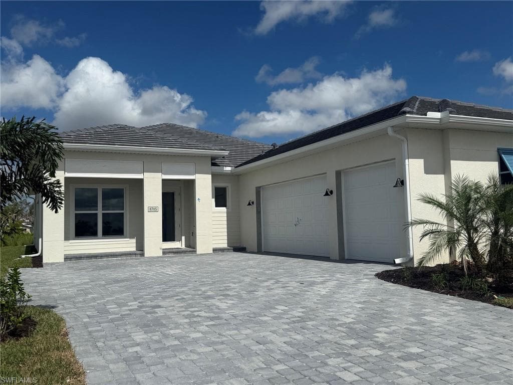 8705 Driftwood Dr, Naples, FL 34114-16