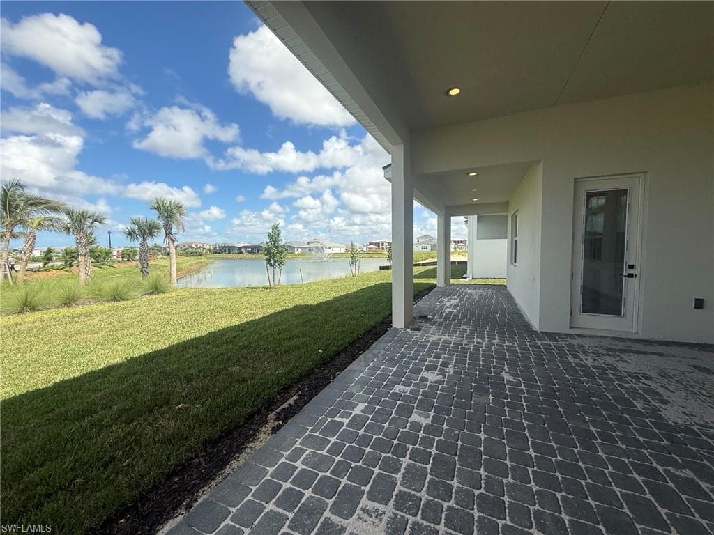 8705 Driftwood Dr, Naples, FL 34114-4
