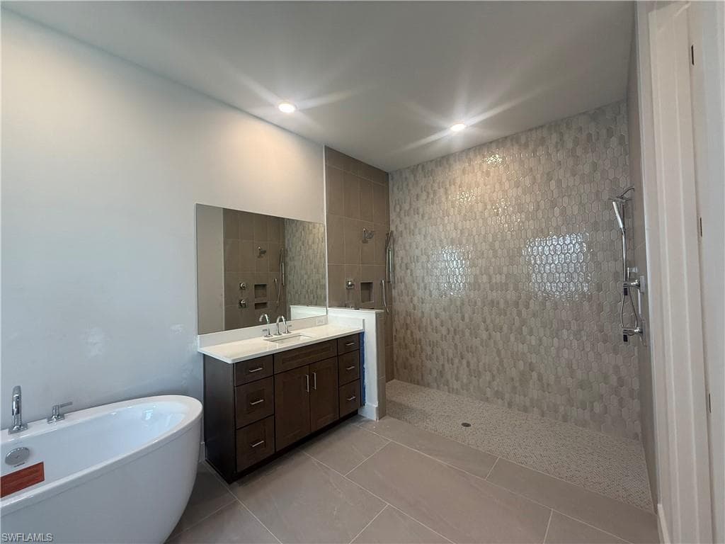 8705 Driftwood Dr, Naples, FL 34114-6