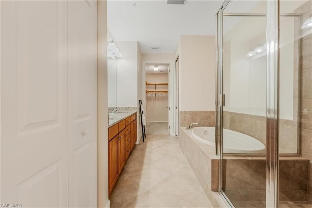 9163 Delano St 10002, Naples, FL 34113-22