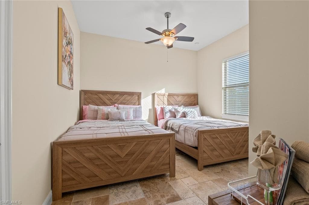 837 105th Ave N, Naples, FL 34108-15