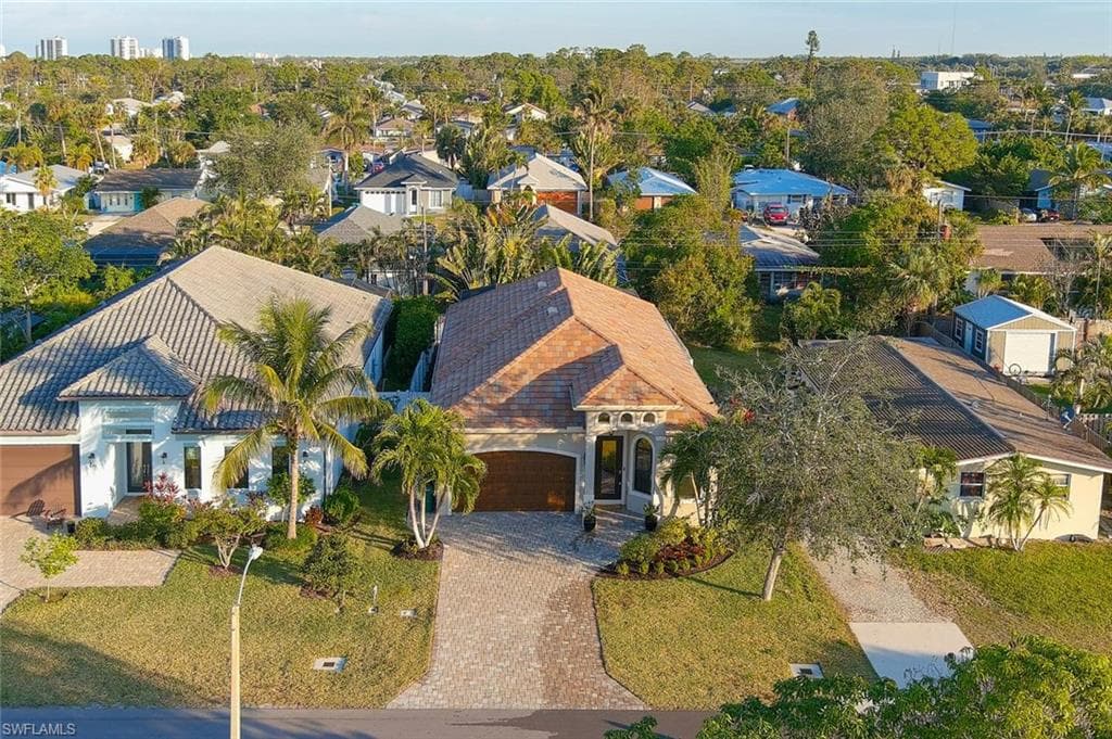 837 105th Ave N, Naples, FL 34108-17